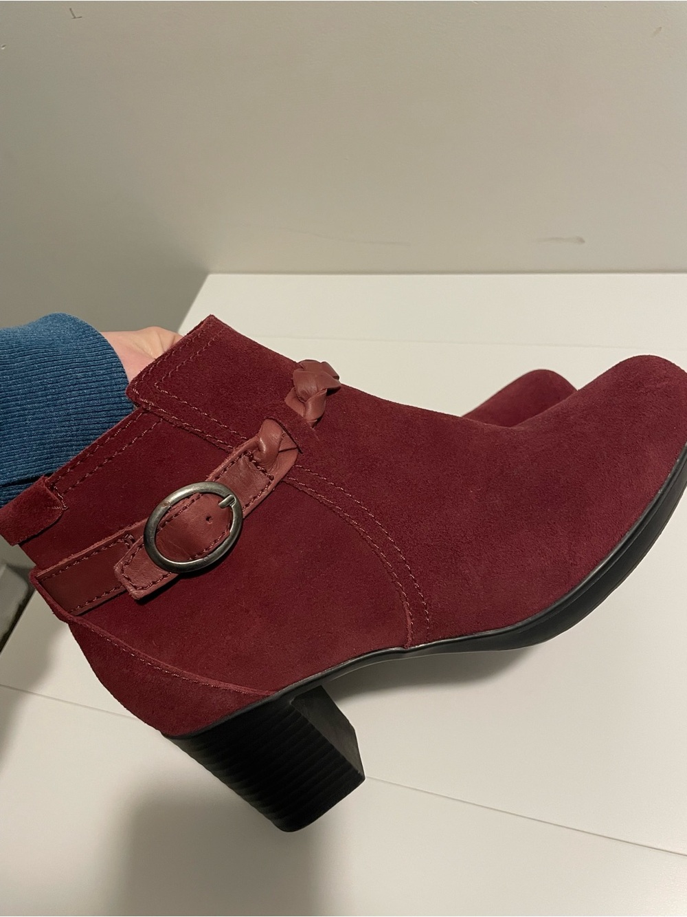 Clarks Brand Women's size 7.5 Burgundy Bendables Bootie Booties Suede Braided - Picture 3 of 7